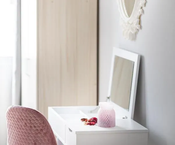 Townhall Apartment's