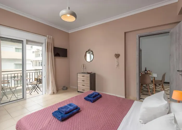 Townhall Apartment's *