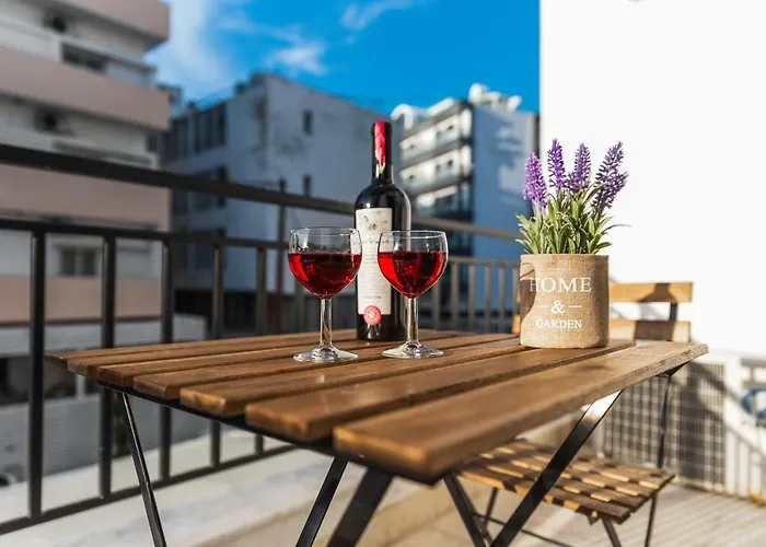 Townhall Apartment's