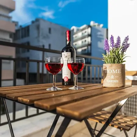 Townhall Apartment's